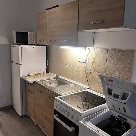 Downtown Fine-Tuned 2 Bedroom + Livingroom Apartment Th.32.1.3 Сомбатгей Екстер'єр фото